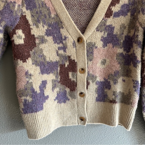 ASTR the Label Tan Pastel Print Cardigan Sweater XS - Picture 8 of 10
